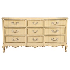 Commode de style John Widdicomb, style provincial français Louis XV, laquée crème, années 1950