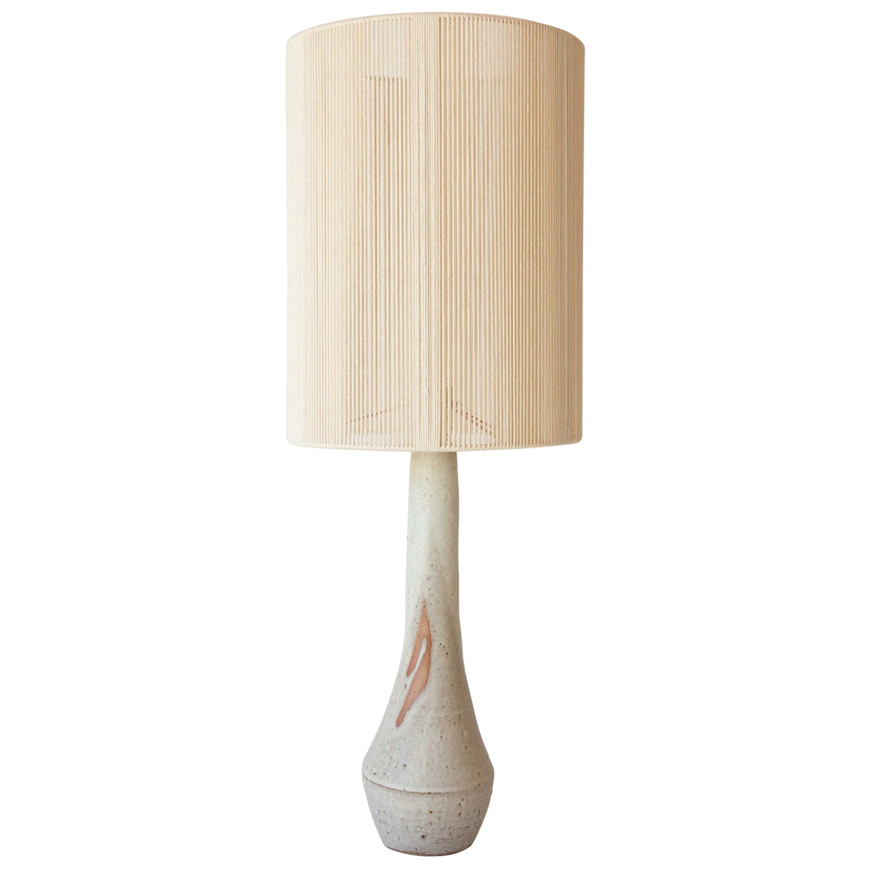Lampada da tavolo in ceramica Solstice Matte Cream White di Grès Éditions
