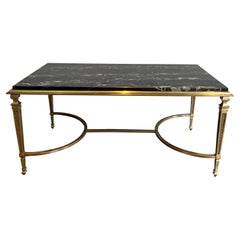 Table basse en bronze avec plateau en marbre noir Portor dans le style de la Maison Jansen