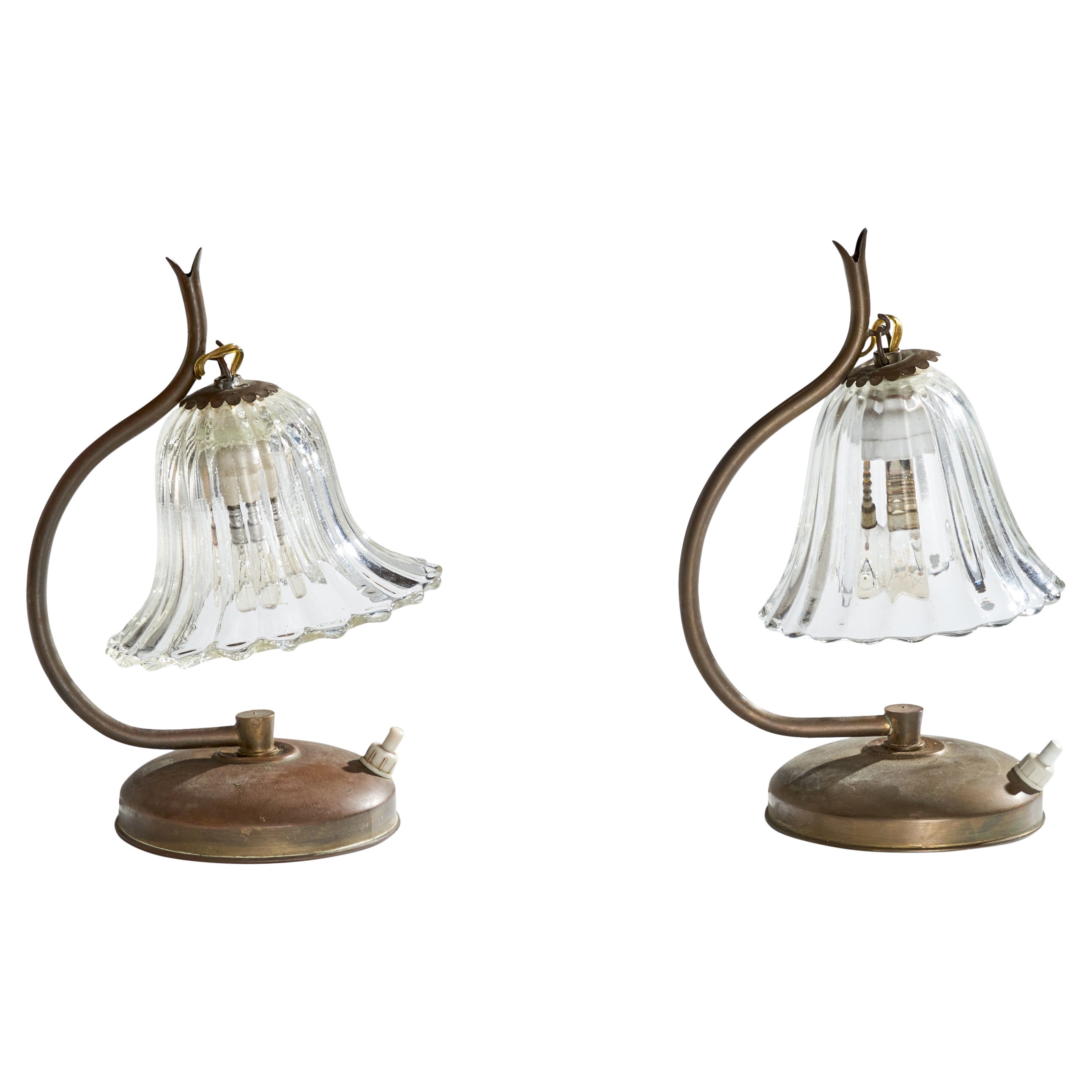 Designer italiano, lampade da tavolo, ottone, vetro, Italia, anni '40
