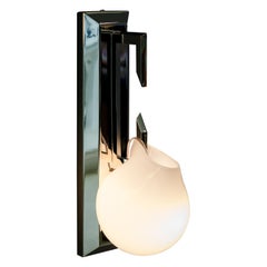 Lámpara única de cristal opalino con forma de lágrima y marco de latón de Christopher Boots