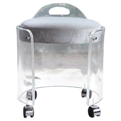Tabouret de coiffeuse postmoderne des années 1980 en lucite et velours gris clair