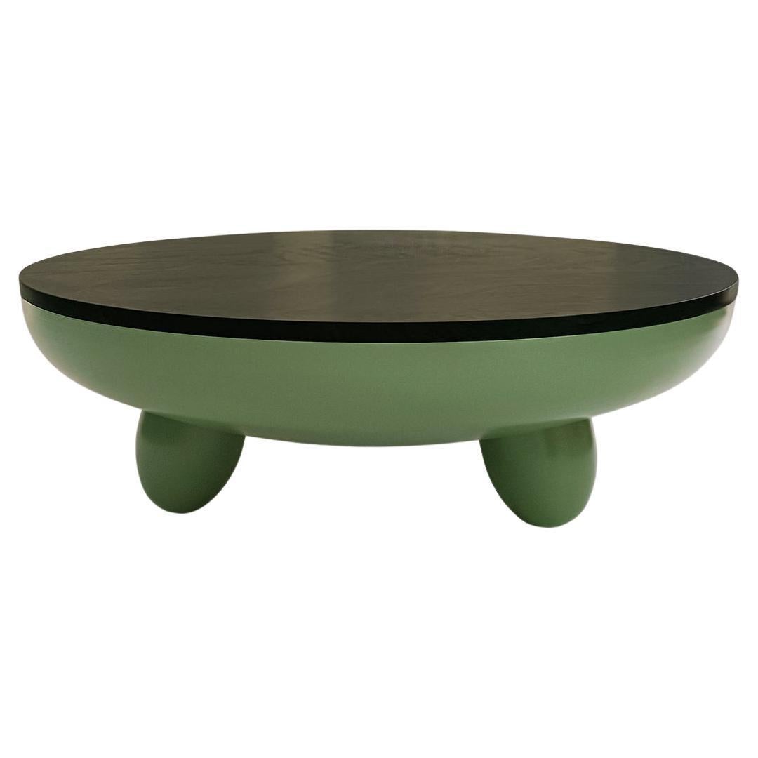 Table basse Blossom (grande taille).
Base en acier (en vert sage RAL 6021).
Dessus - granit vert de qualité supérieure (20 mm) installé sur le dessus ou à l'intérieur du corps.  

Les images ne présentent que des exemples de pierres. Lorsque vous