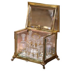 Completa "Cave à Liqueur" Francesa Napoleón III de Bronce Dorado y Vidrio del Siglo XIX