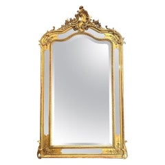 Antique Mirror français Louis XV en bois sculpté et feuille d'or, circa 1890.