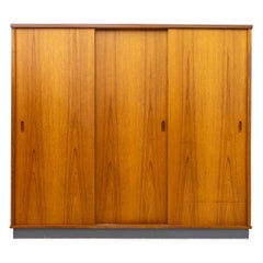 Armadio danese di metà secolo in teak
