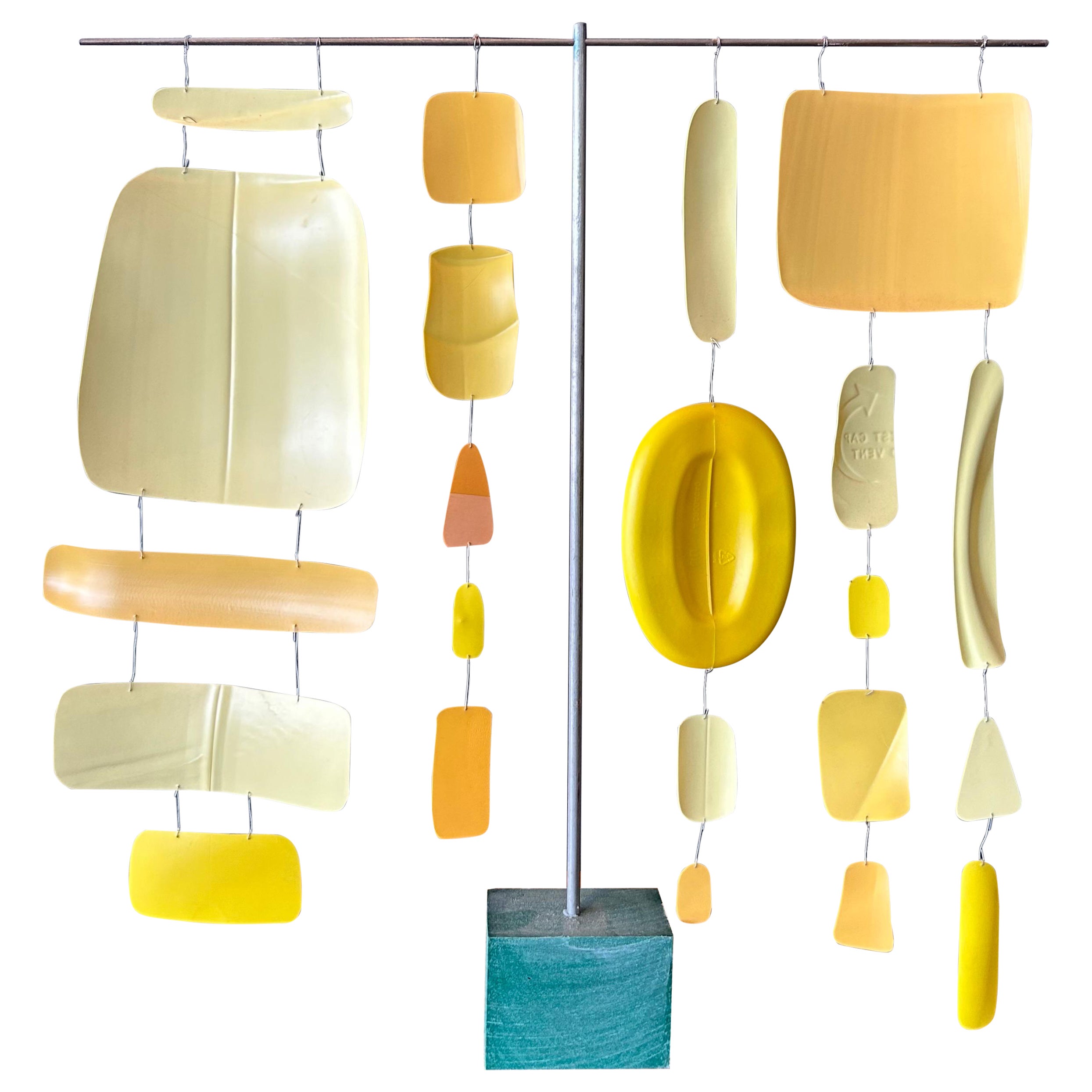 Scultura "Hanger" gialla di Matt Magee in vendita