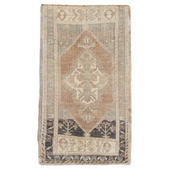 Mini tapis turc vintage noué à la main 1'9" x 3' n° 10249
