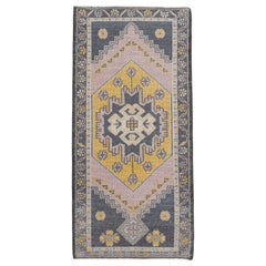 Orientalischer handgeknüpfter türkischer Vintage-Miniteppich 1'9" x 3'8" #10276