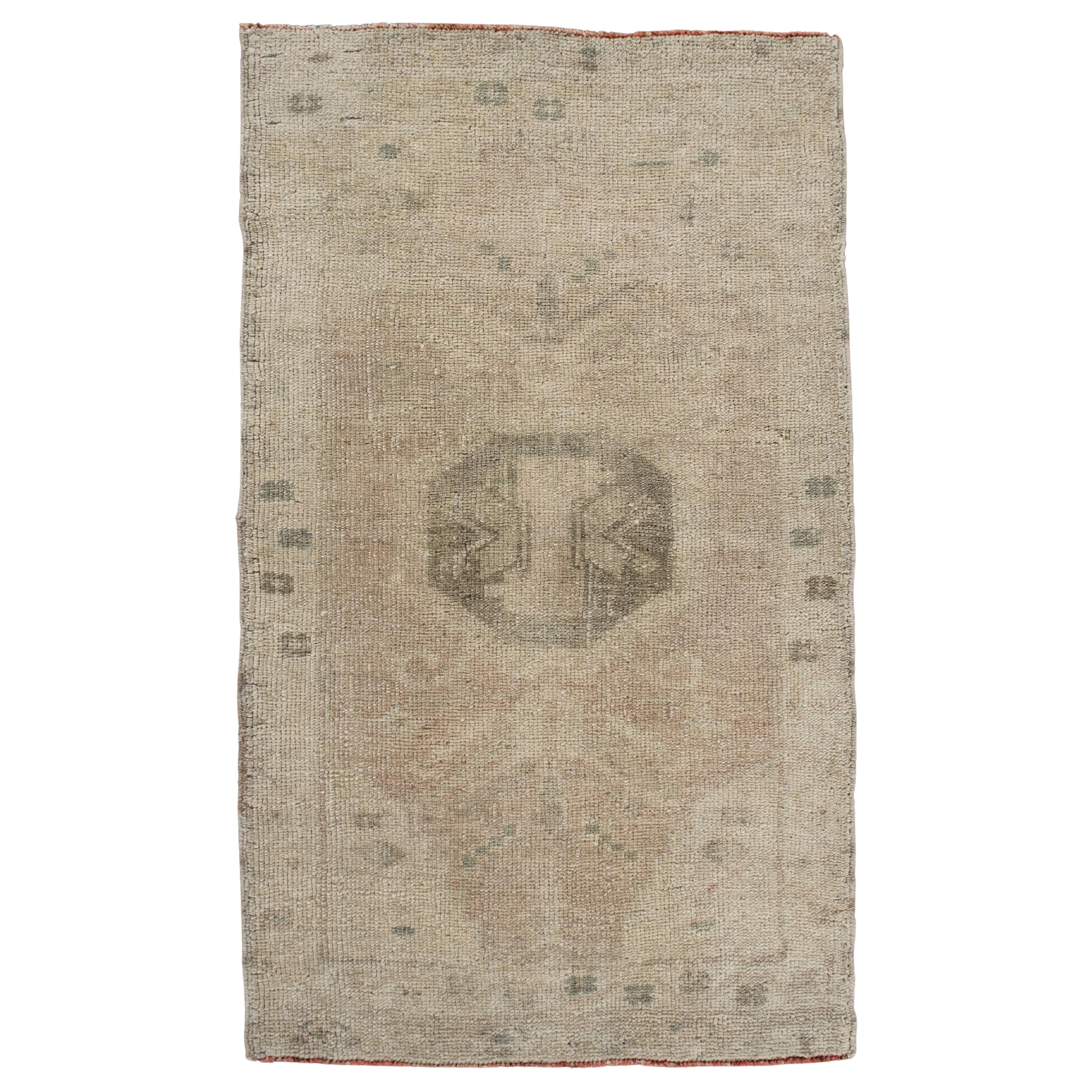 Oriental Hand Knotted Vintage Turkish Mini Rug 1'7" x 2'9" #10012 For Sale