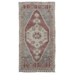 Orientalischer handgeknüpfter türkischer Vintage-Miniteppich 1'10" x 3'7" #10508