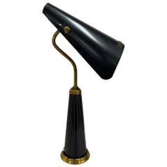 Lampada da tavolo regolabile di metà secolo Fåglavik in ottone e nero, Svezia, anni '50