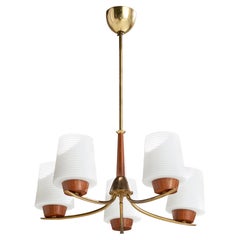 Lampadario di design svedese, ottone, teak, vetro, Svezia, anni '50