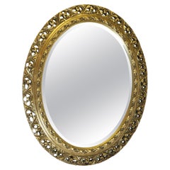 Ovaler vergoldeter Wandspiegel mit Schnitzereien    Dies ist ein sehr attraktiver Mirror