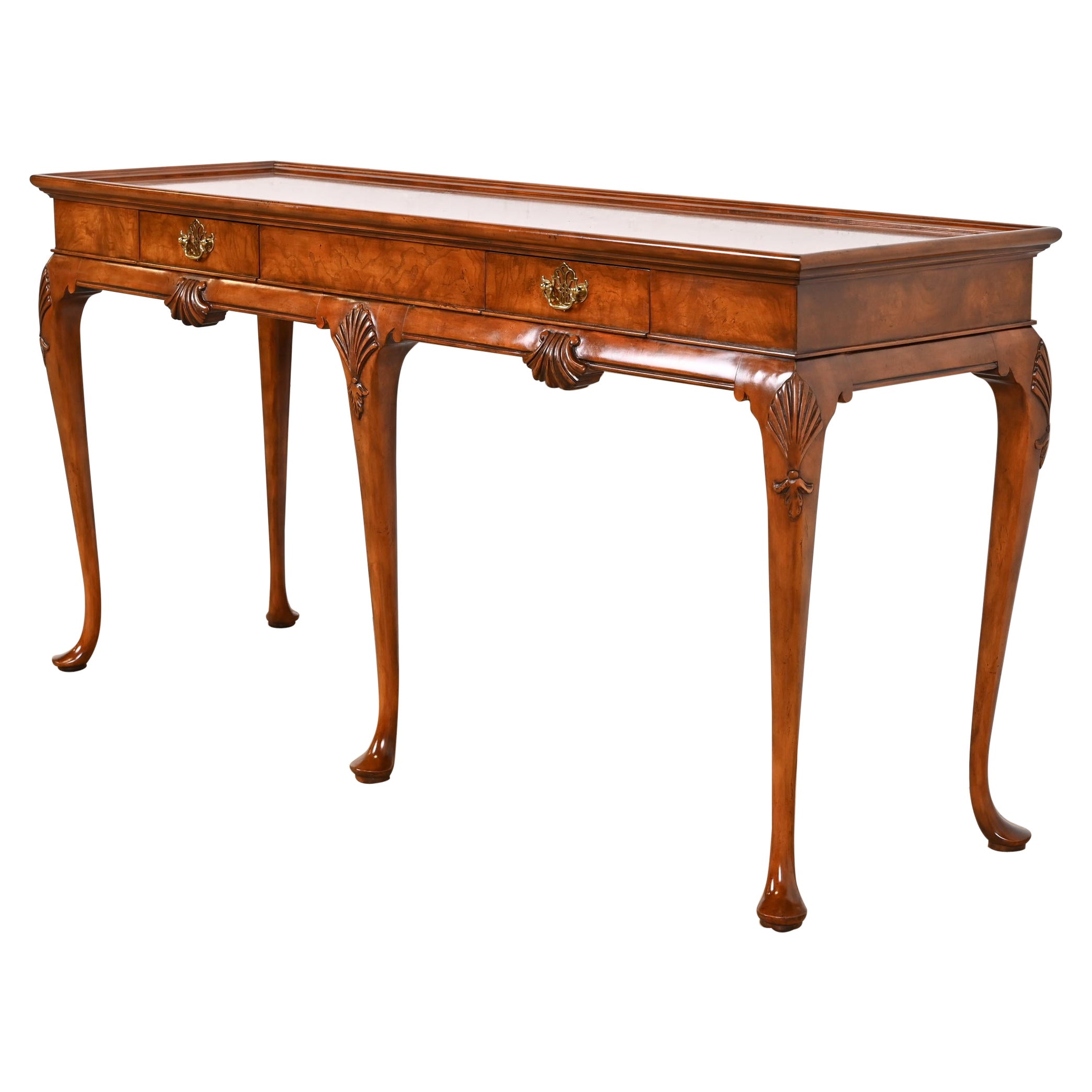 Table console ou buffet en noyer ronce de Baker Furniture Queen Anne