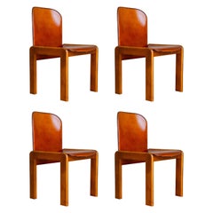 4 Sillas Scarpa Attributed de cuero coñac patinado y nogal, Italia Años 60