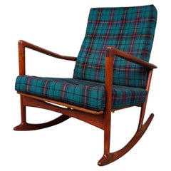 Sedia a dondolo Ib Kofod-Larsen modello 650-15 in teak