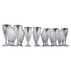 Lalique, Servicio de Cristal Modelo "Chinon" (39 piezas), Francia Años 70