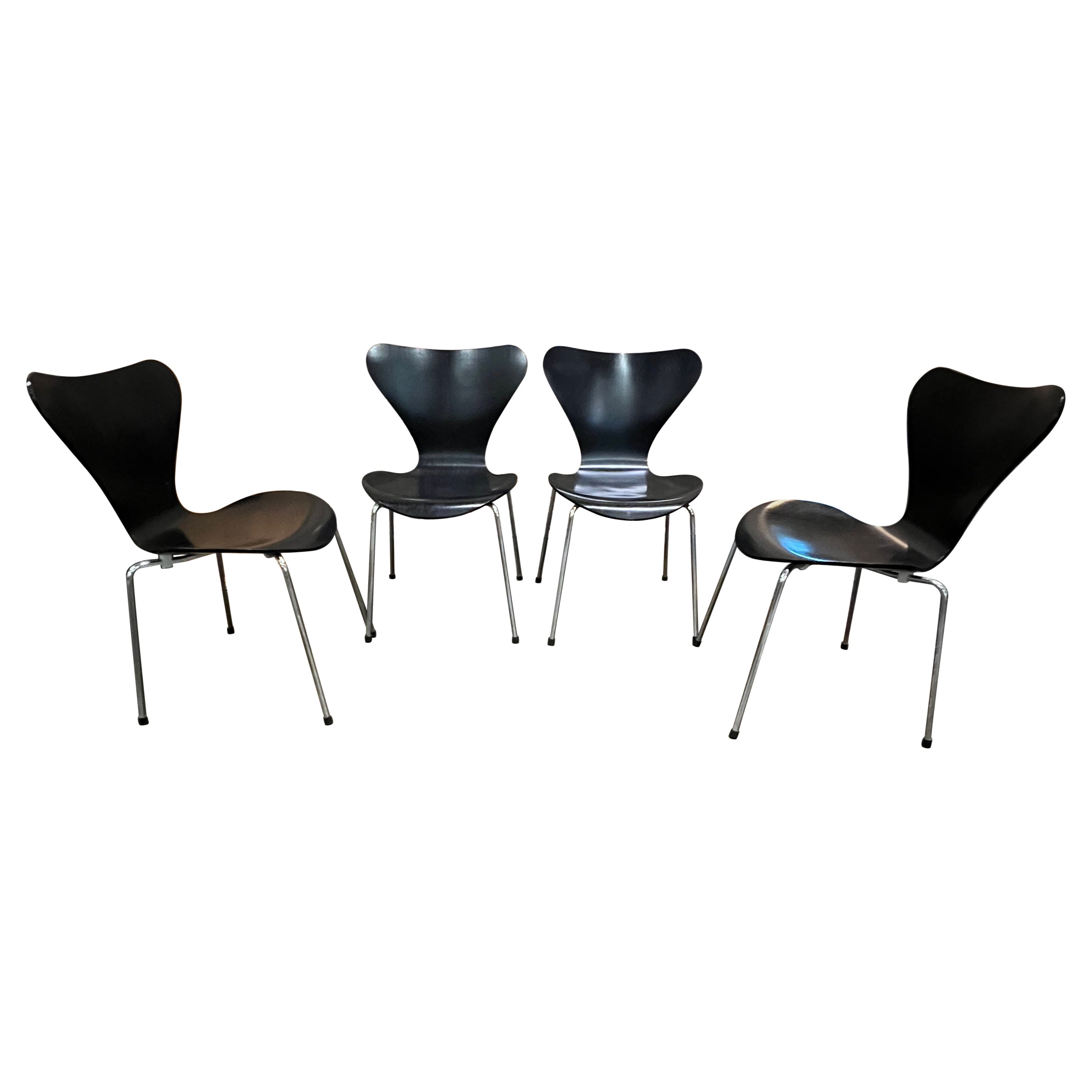 Set of 4 Black Series 7 Chairs by Arne Jacobsen for Fritz Hansen