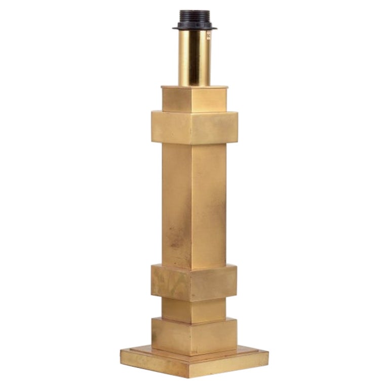 Swedish designer, large table lamp in brass. Modernist Scandinavian design. For Sale