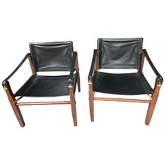 Handsome Pair Schwarzes Leder & Mahagoni Gold Medal Stil Campaigner Stühle