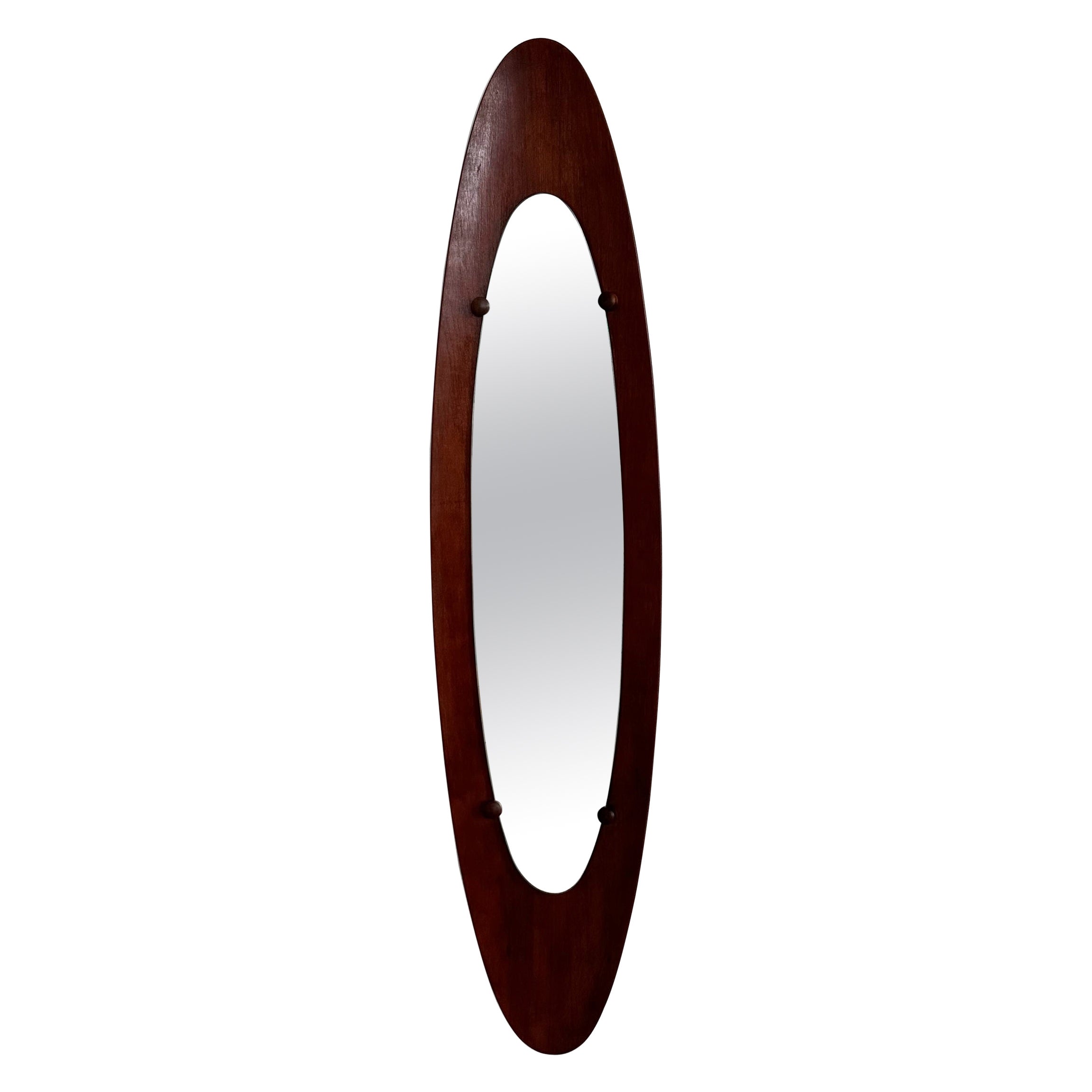 Espejo de pared de madera curvada de teca de diseño italiano de mediados de siglo, años 50