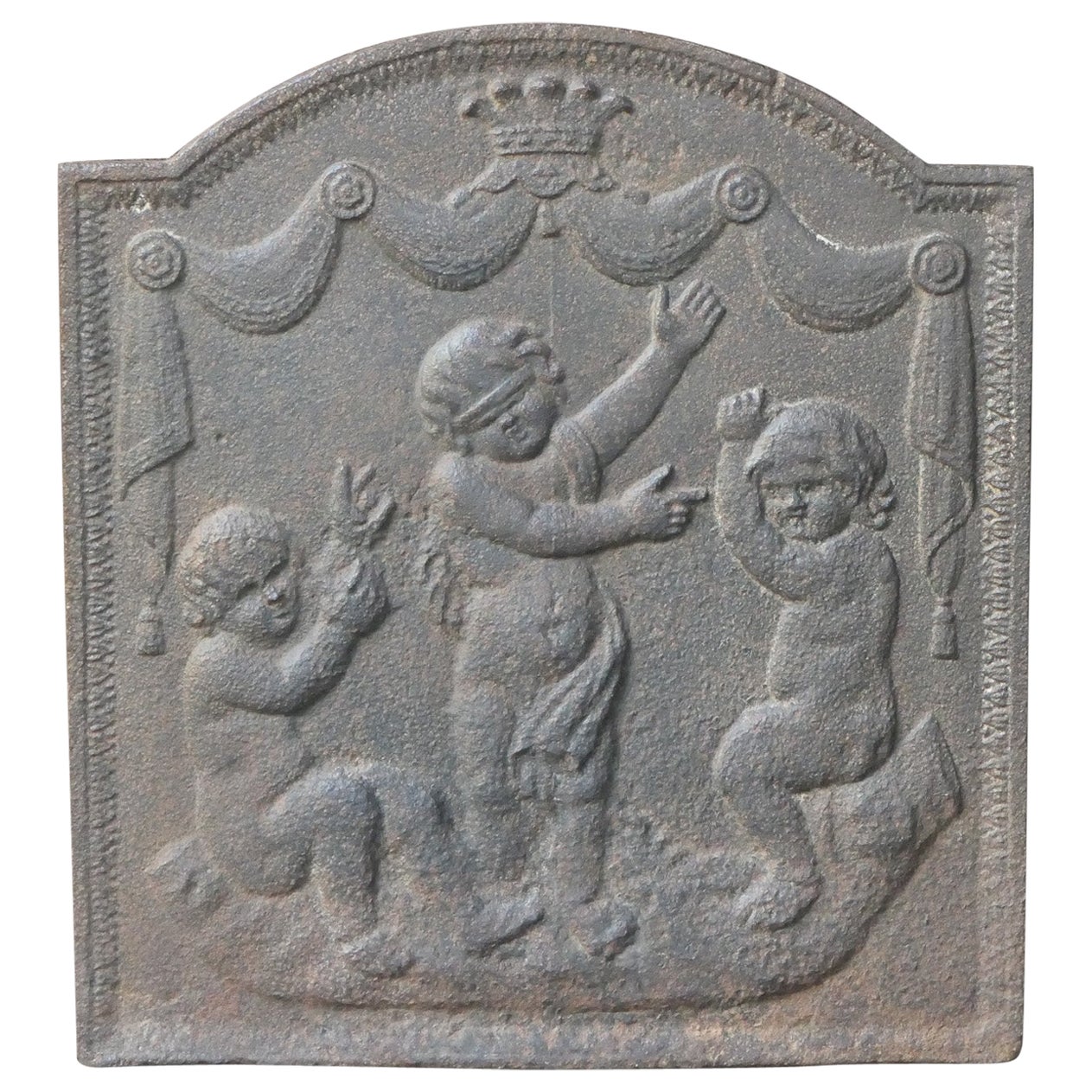 Plaque de cheminée / dosseret "Cupids" d'époque Napoléon III, 19e C.