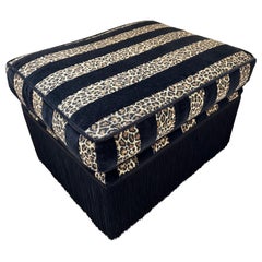 Otomana Vintage Rectangular con Terciopelo Negro a Rayas de Leopardo y Flecos