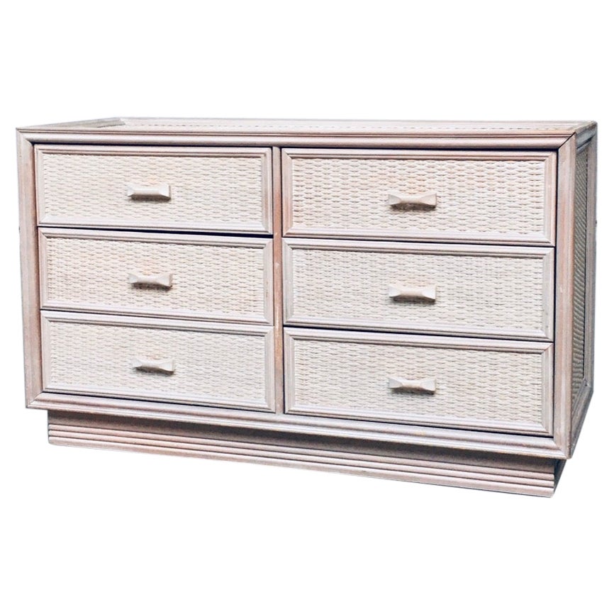 Commode en rotin lavé design des années 1980