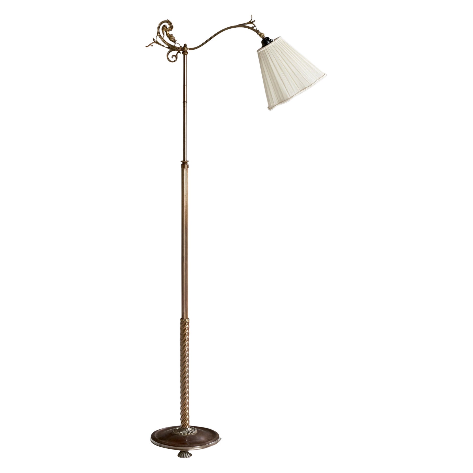 Lampada da terra di design svedese, ottone, tessuto, Svezia, anni '1930