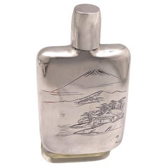 Flacon japonais en argent sterling avec paysage japonais gravé et verre taillé