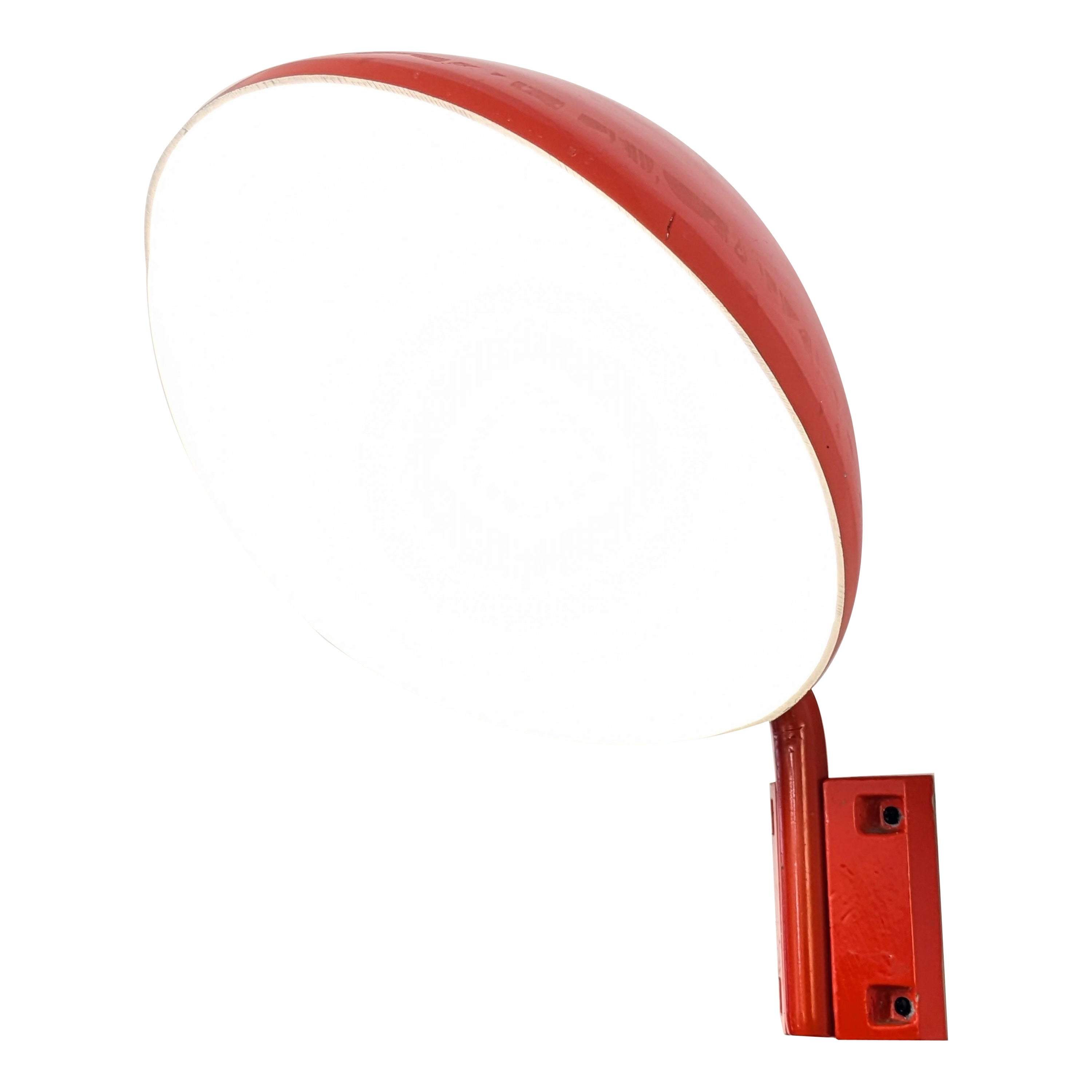 Postmoderno Fontana arte e Candela, E770, applique rossa, vetro opalino di Murano, Italia, 1980 in vendita