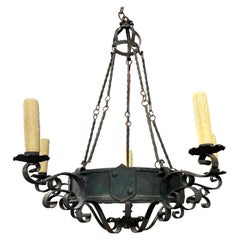 Lampadario in ferro battuto in stile gotico francese