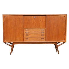 Armoire à cocktail moderne danoise du milieu du siècle dernier par Kurt Ostervig