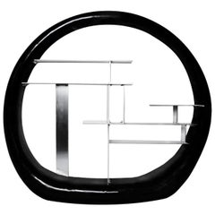 Ringregal aus lackiertem Holz