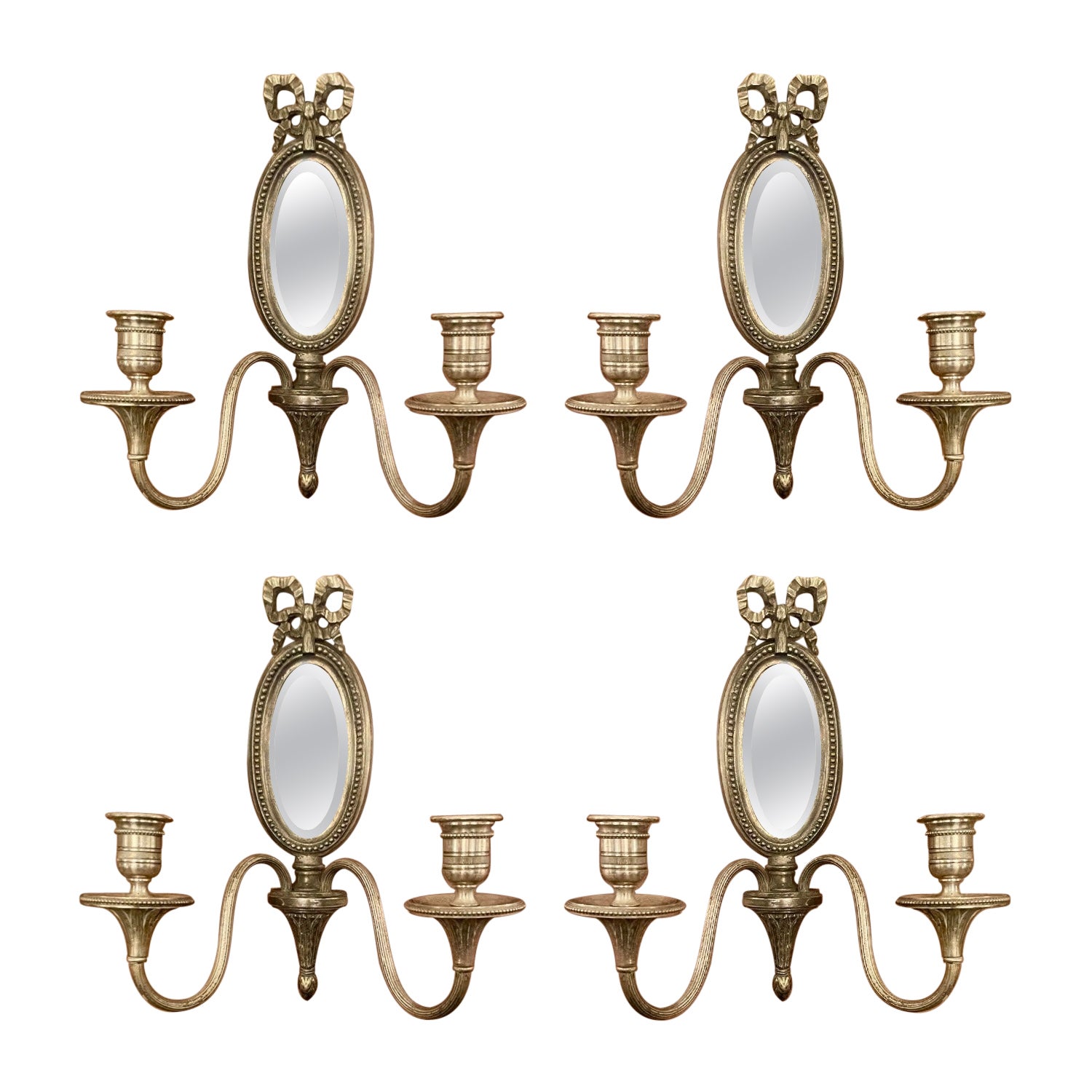 Ensemble de 4 appliques anciennes de style Louis XVI en bronze argenté et miroir biseauté.