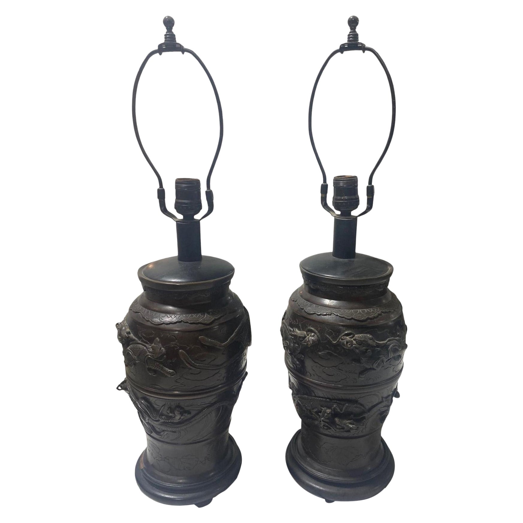 Paar japanische Bronze-Tischlampen mit Drachenvase aus der japanischen Meiji-Periode des 19. Jahrhunderts