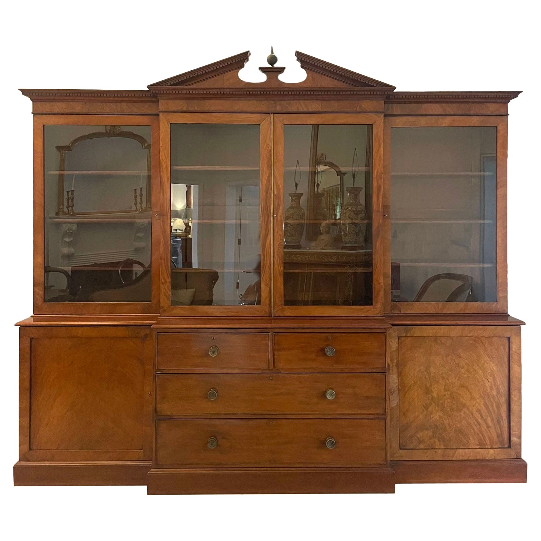 Großes antikes Mahagoni-Bücherregal in George III.- Qualität 238 x 286 x 62 cm im Angebot