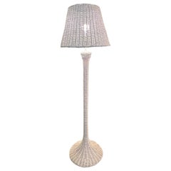Boho Chic Stehlampe aus weißer Korbweide