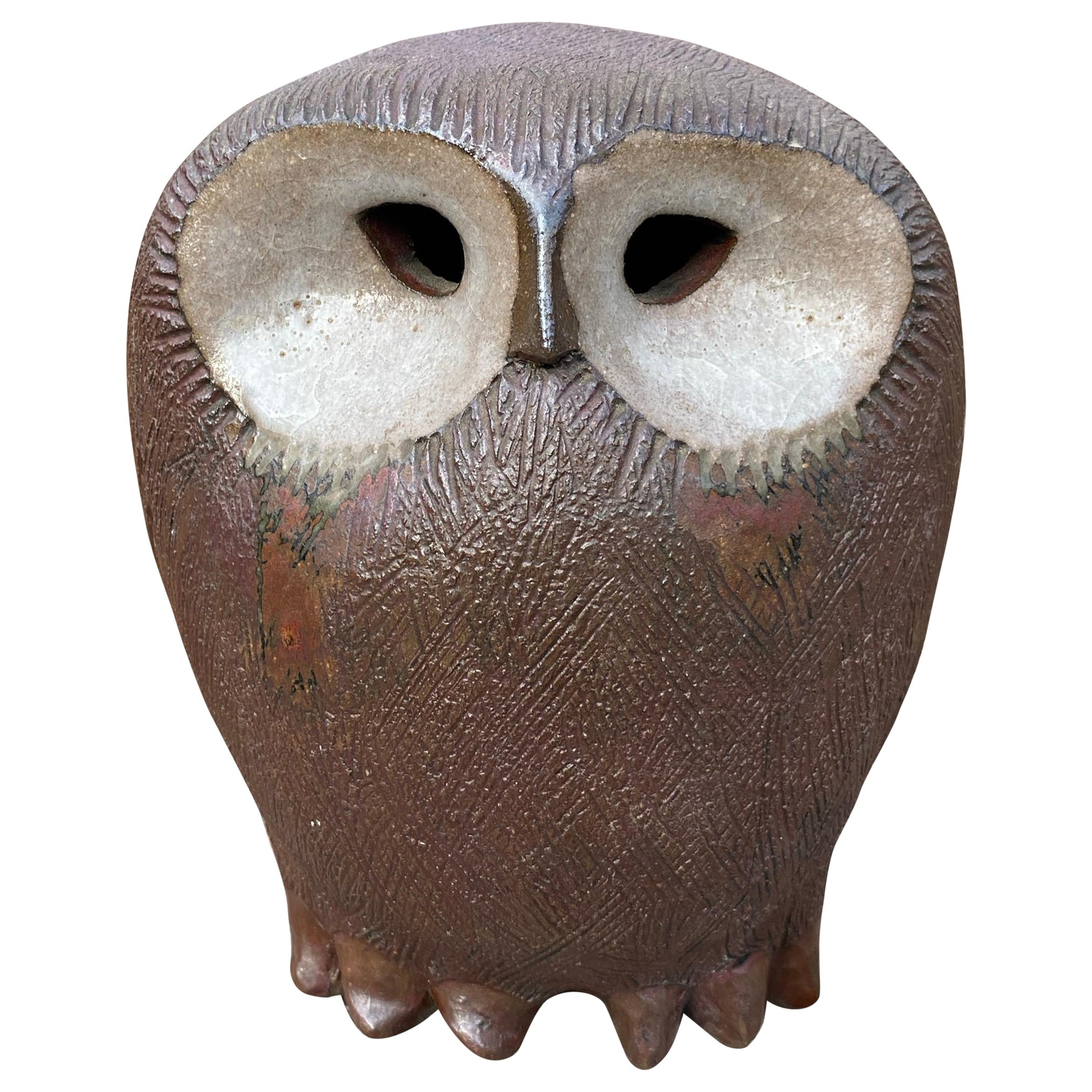 Escultura búho de cerámica esgrafiada Marg Loring en venta