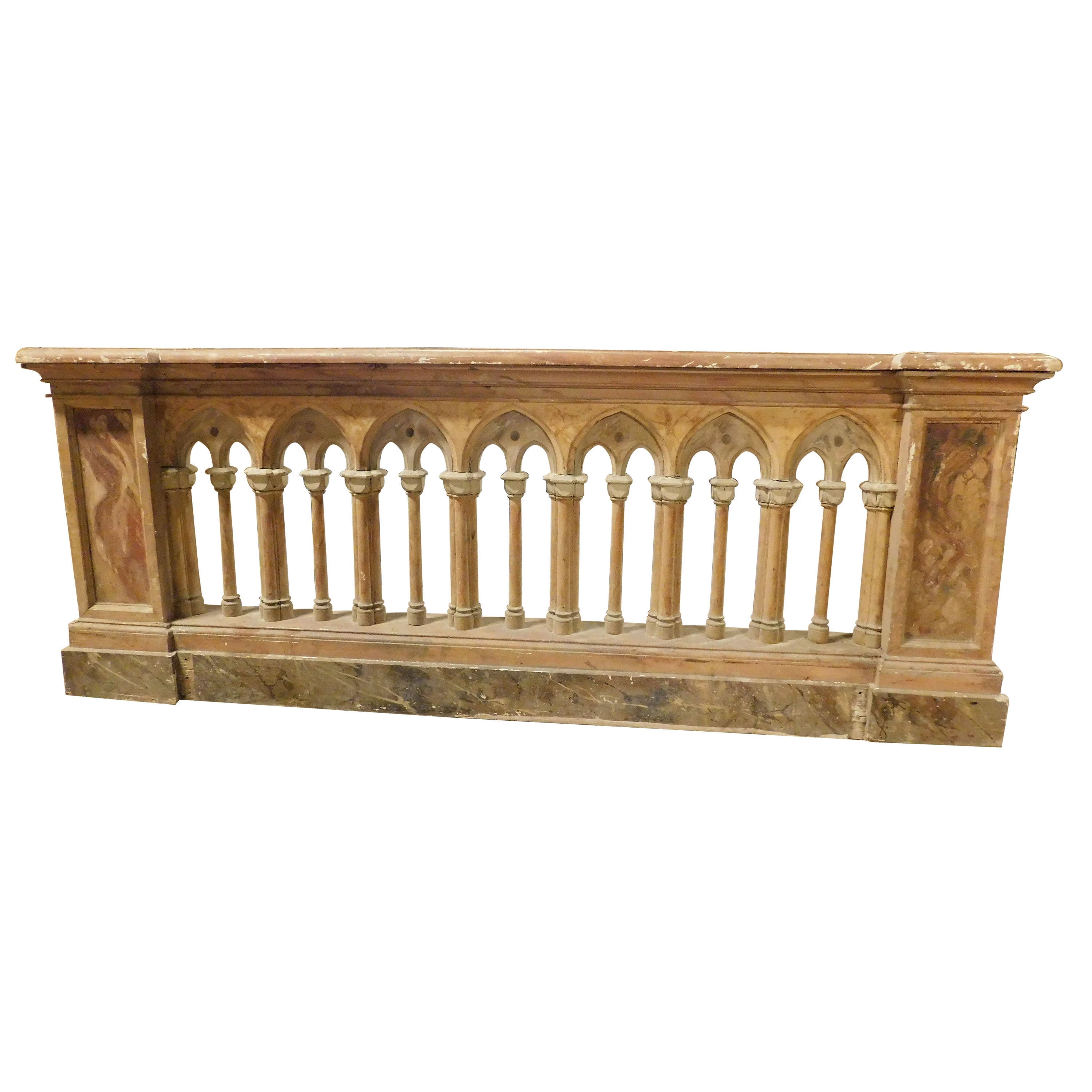 Balustrade im neugotischen Stil aus lackiertem Holz mit Marmorimitation, Italien im Angebot