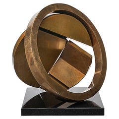 Escultura de Fletcher Benton, "Círculo plegado Zig Zag 1994", Bronce, Granito, Firmada