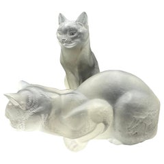 Deux chats de René Lalique en verre dépoli