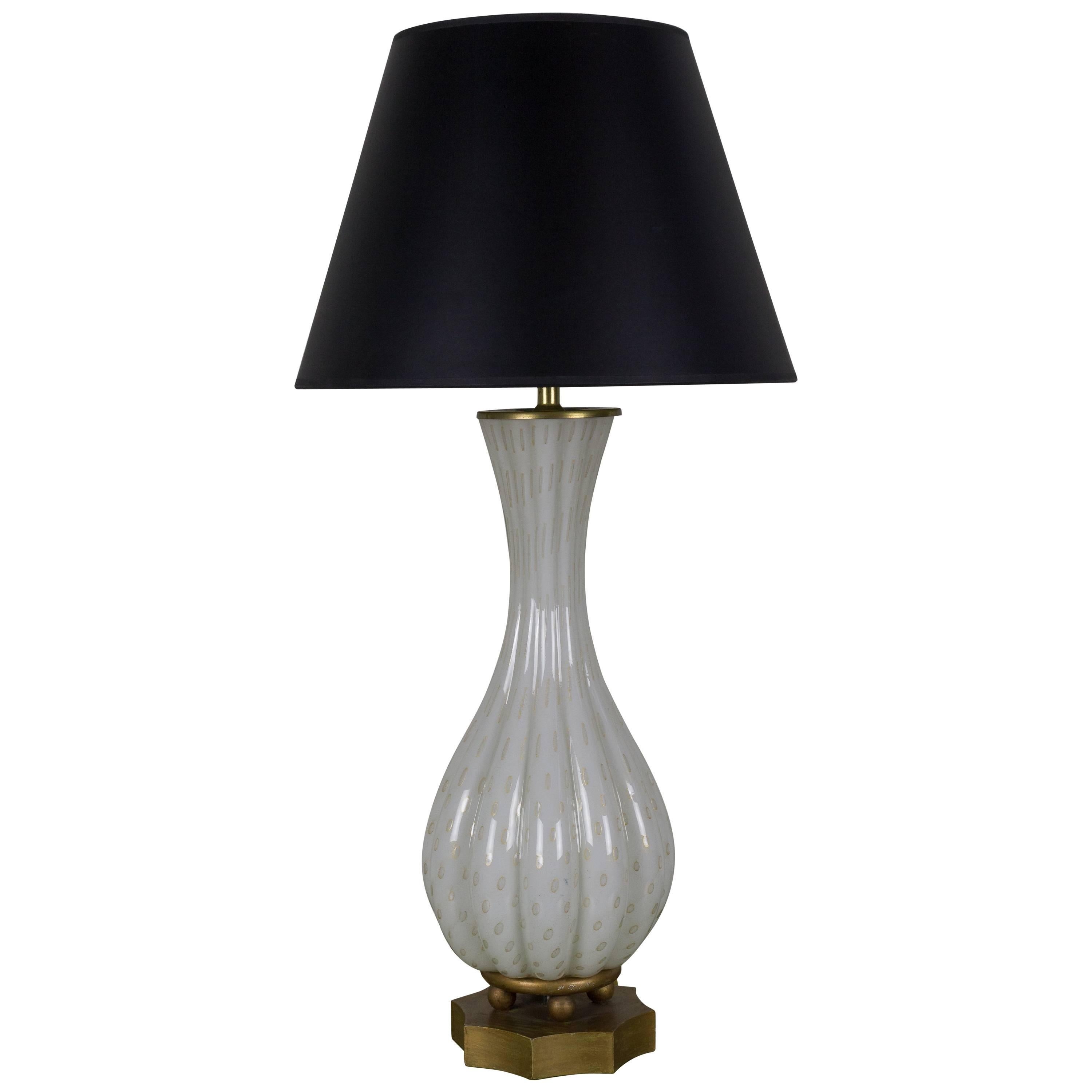 Italian 1940s White Murano Glass Lamp with Gold Inclusions and Brass Base For Sale