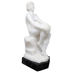 Sculpture Art Déco en marbre blanc précieux de Carrare, Femme nue, Italie années 1920
