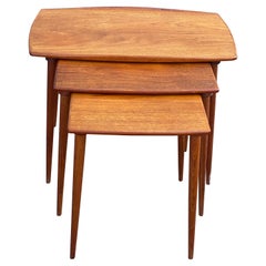 Exquisiter Satz dänischer Teakholz-Nesttische aus den 1960er Jahren