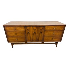 Mid-Century Modern Broyhill Brasilia Nussbaum Kommode