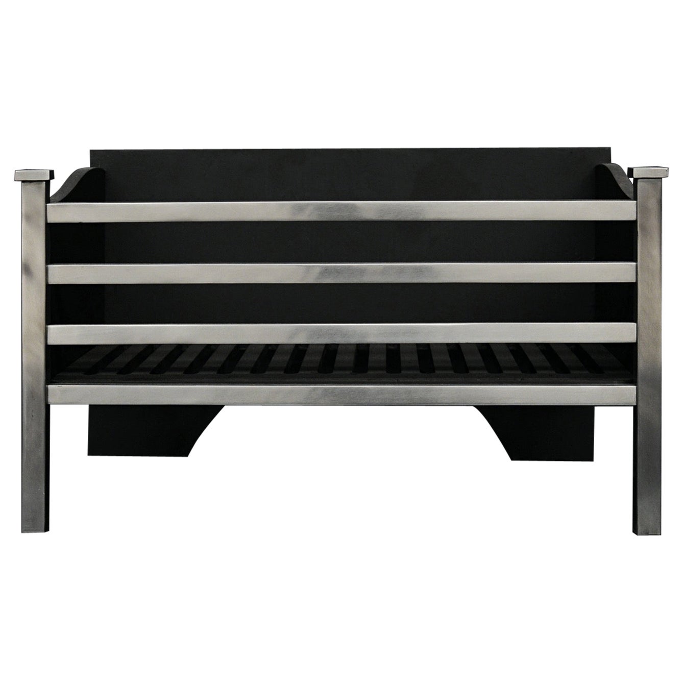 Une grille de cheminée polie de forme simple