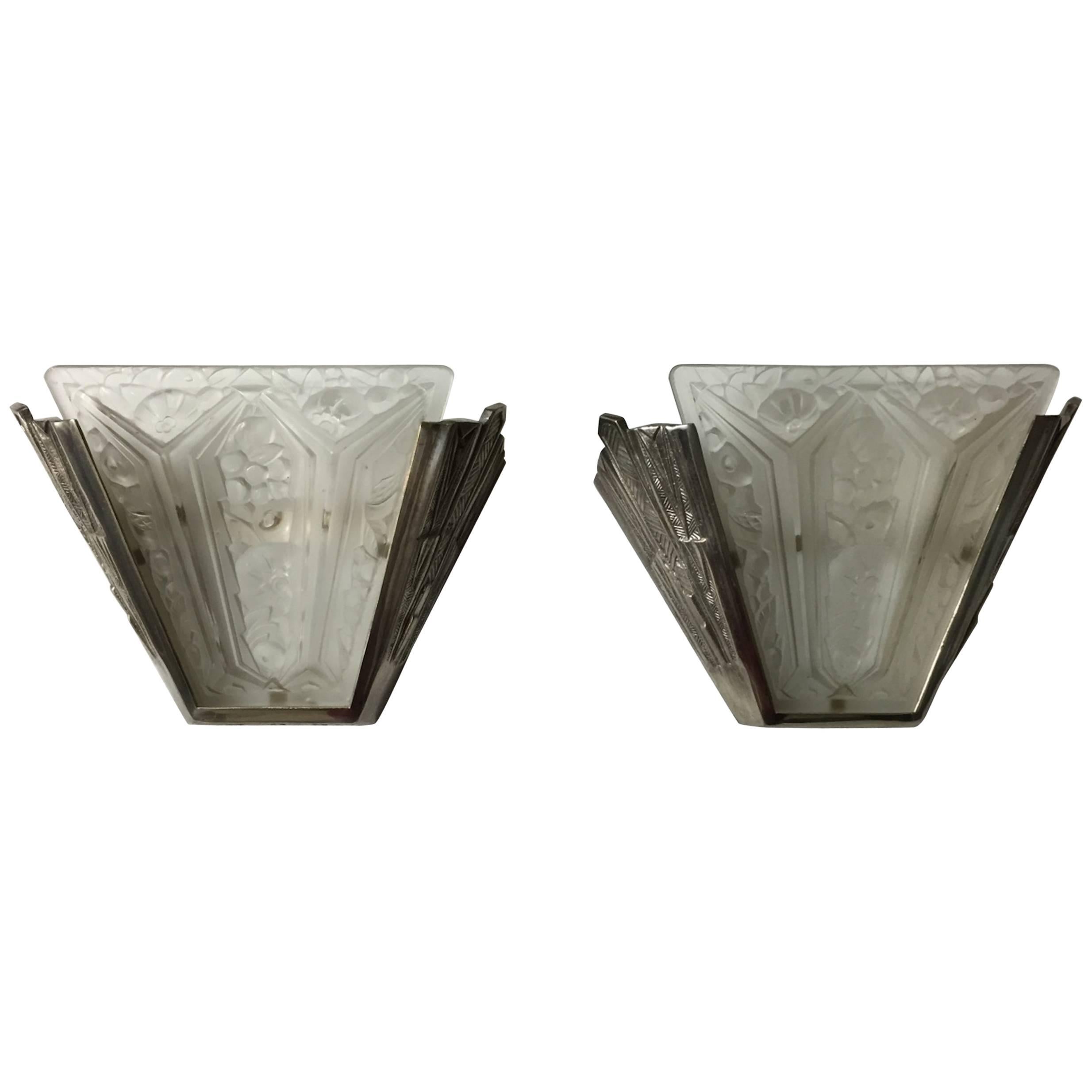 Pair of French Art Deco Sconces by Verrerie des Hanots  For Sale