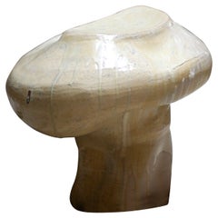 Escultura de cerámica en forma de seta de Vlada Kavalchuk